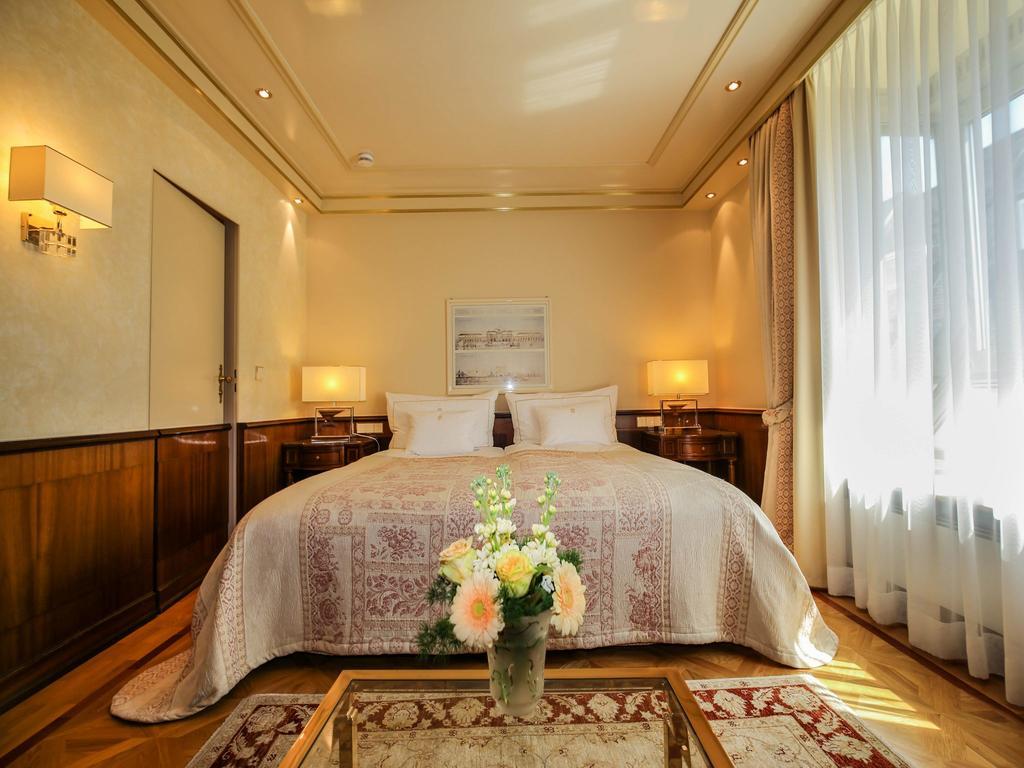 Colombi Hotel Friburgo em Brisgóvia Exterior foto A bedroom at the Hotel de la Paix
