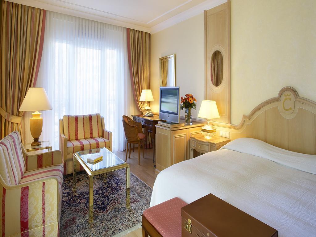 Colombi Hotel Friburgo em Brisgóvia Quarto foto A room at the Grand Hotel