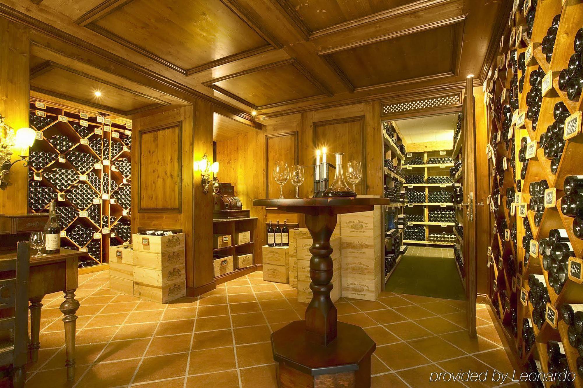 Colombi Hotel Friburgo em Brisgóvia Restaurante foto Wine cellar