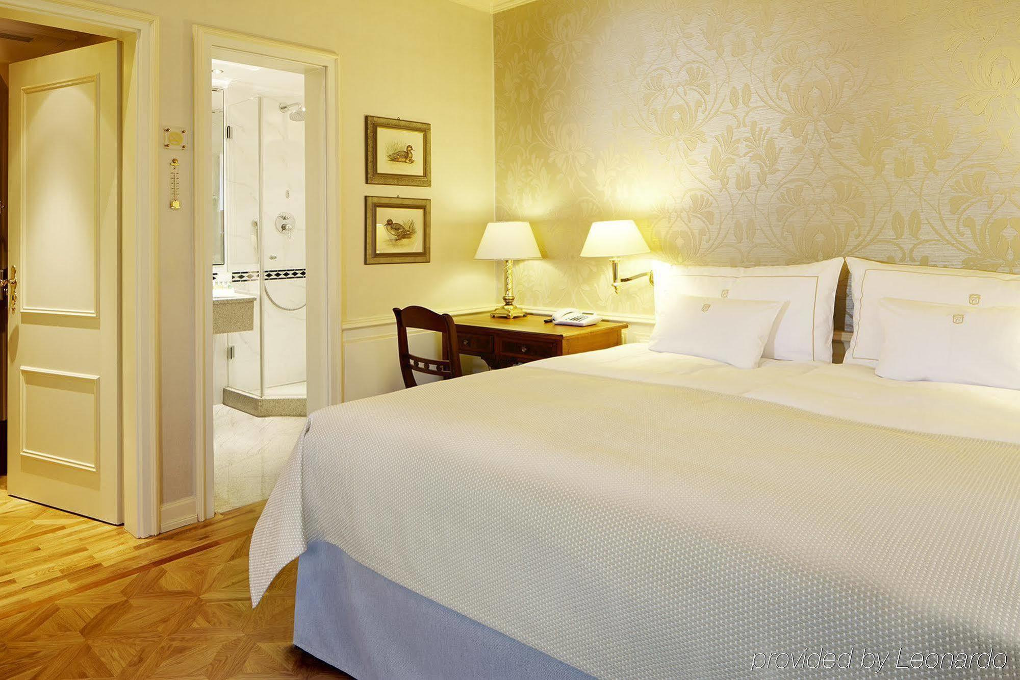 Colombi Hotel Friburgo em Brisgóvia Exterior foto A room at the hotel